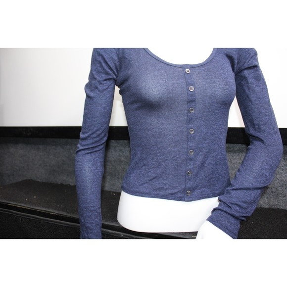 HOLLISTER LONG SLEEVE SHIRT SIZE (s) - Picture 2 of 5